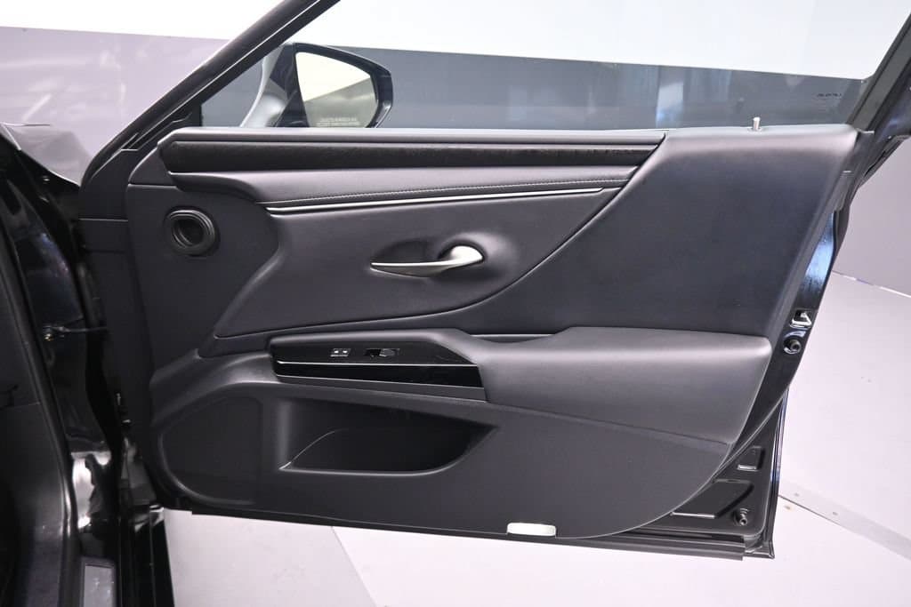 2022 Lexus ES 300h, photo 40 of 58