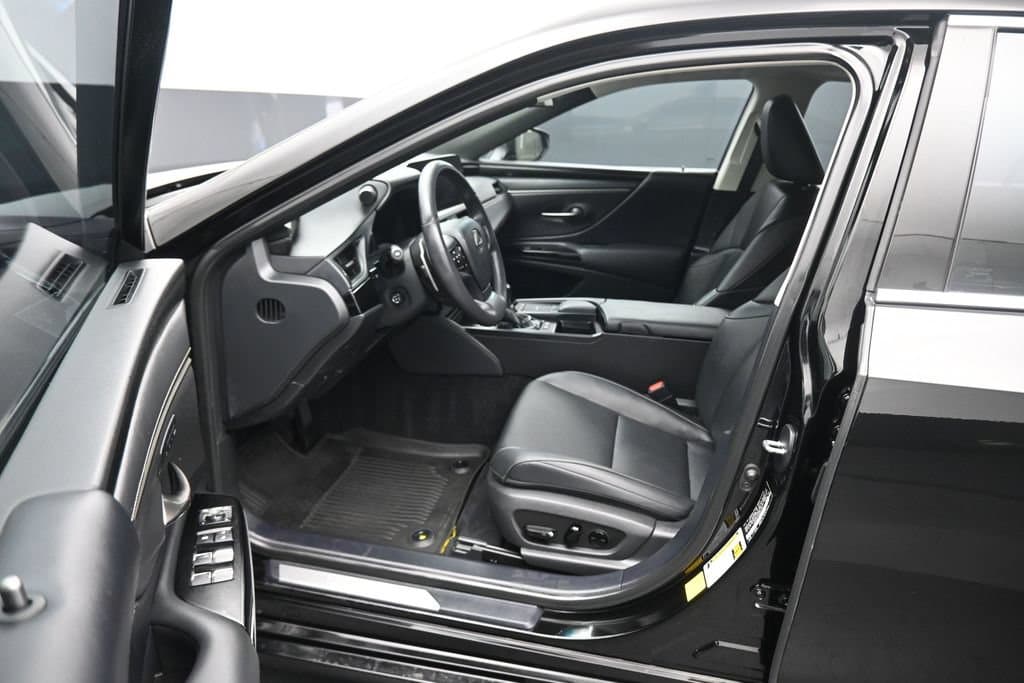 2022 Lexus ES 300h, photo 11 of 58