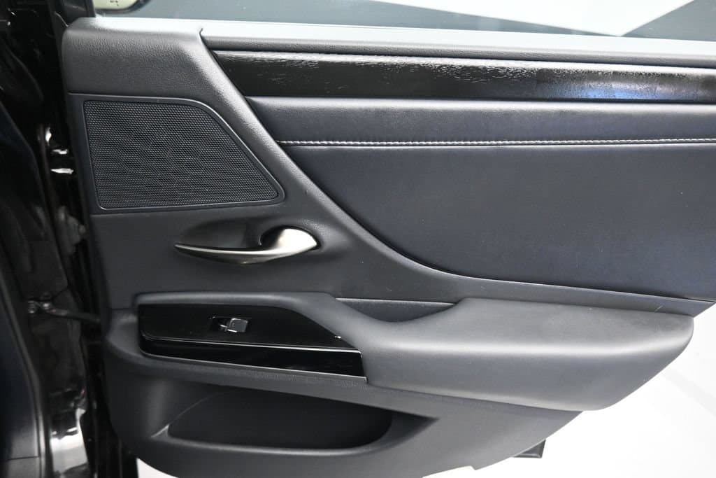 2022 Lexus ES 300h, photo 36 of 58