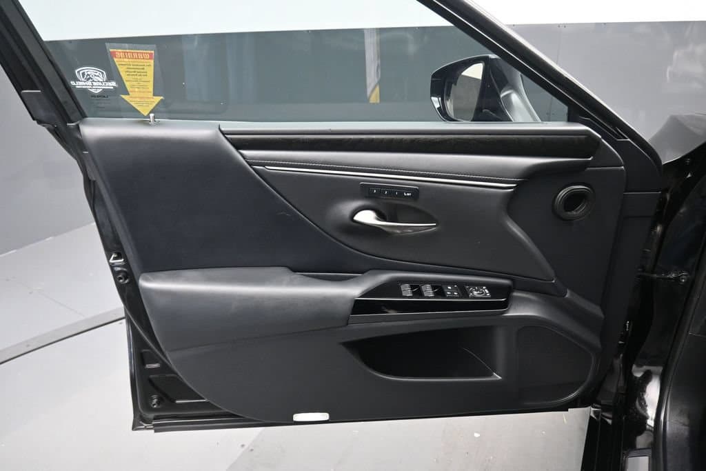 2022 Lexus ES 300h, photo 9 of 58