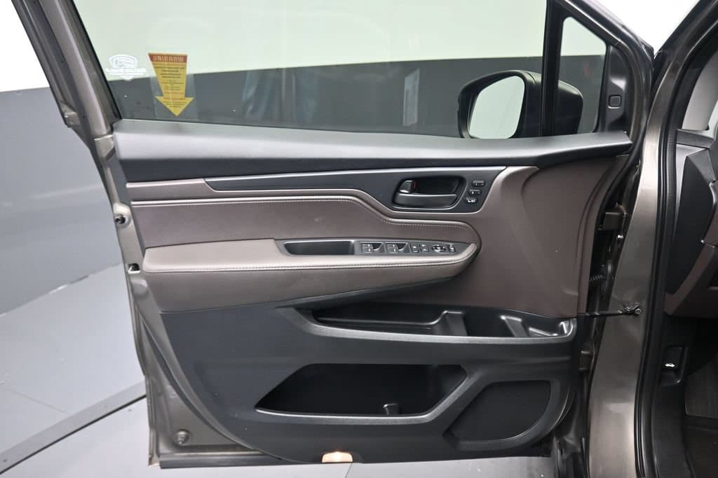 2020 Honda Odyssey EX-L w/Navigation and Rear Entertainment System, photo 9 of 63