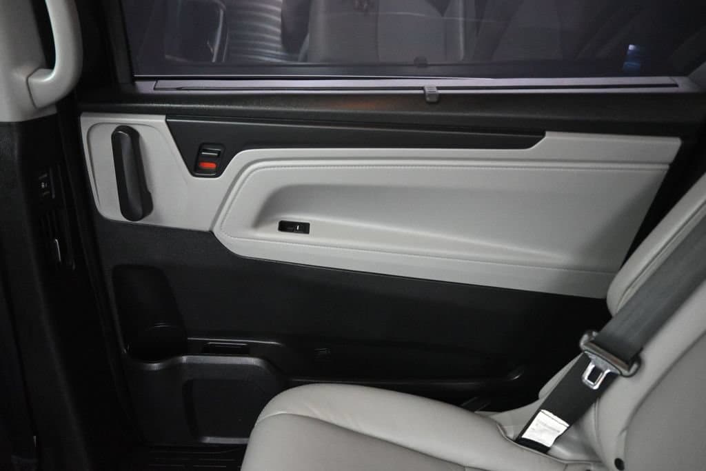 2022 Honda Odyssey Touring, photo 37 of 79