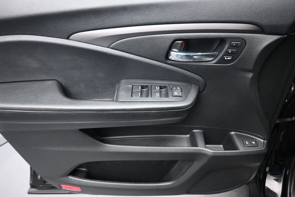 2020 Honda Pilot EX-L, photo 10 of 76