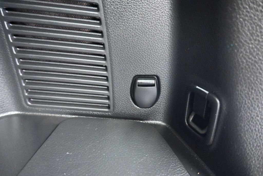 2020 Nissan Rogue SV, photo 49 of 63