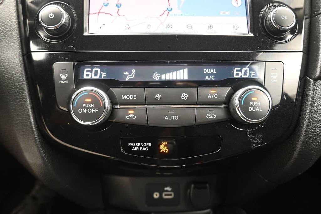 2020 Nissan Rogue SV, photo 24 of 63