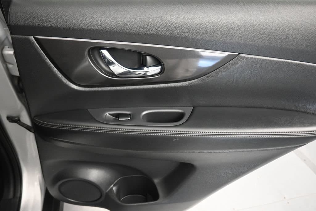 2020 Nissan Rogue SV, photo 40 of 63