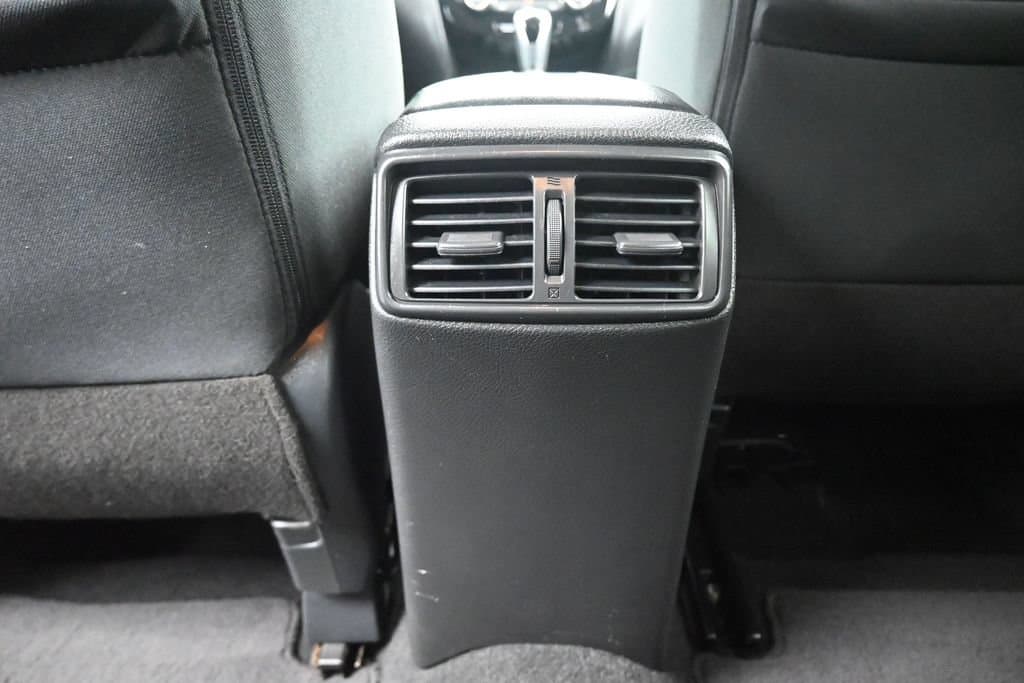 2020 Nissan Rogue SV, photo 38 of 63
