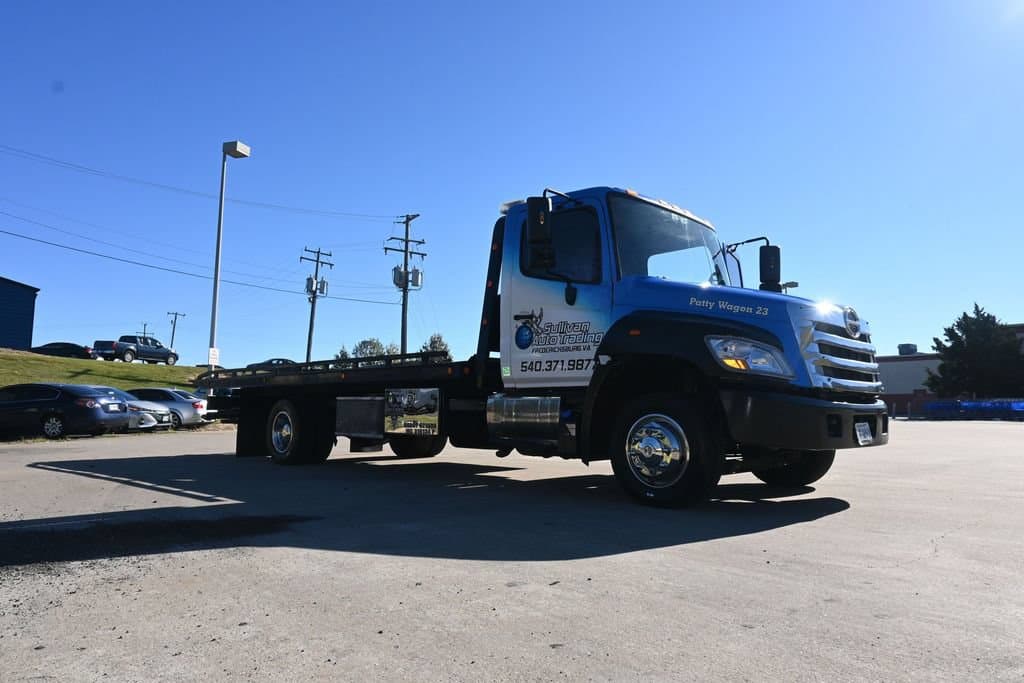 2015 Hino Rollback, photo 1 of 67