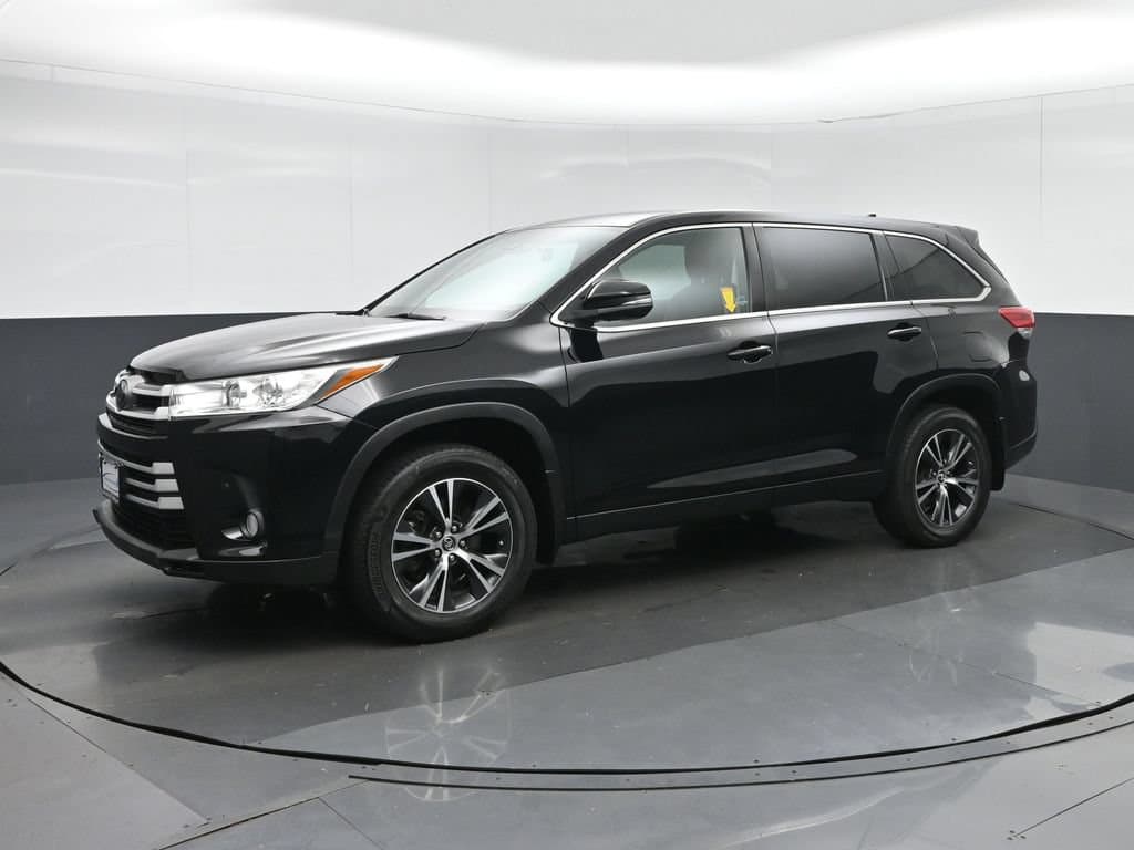 2019 Toyota Highlander LE Plus, photo 3 of 68