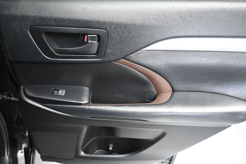 2019 Toyota Highlander LE Plus, photo 42 of 68