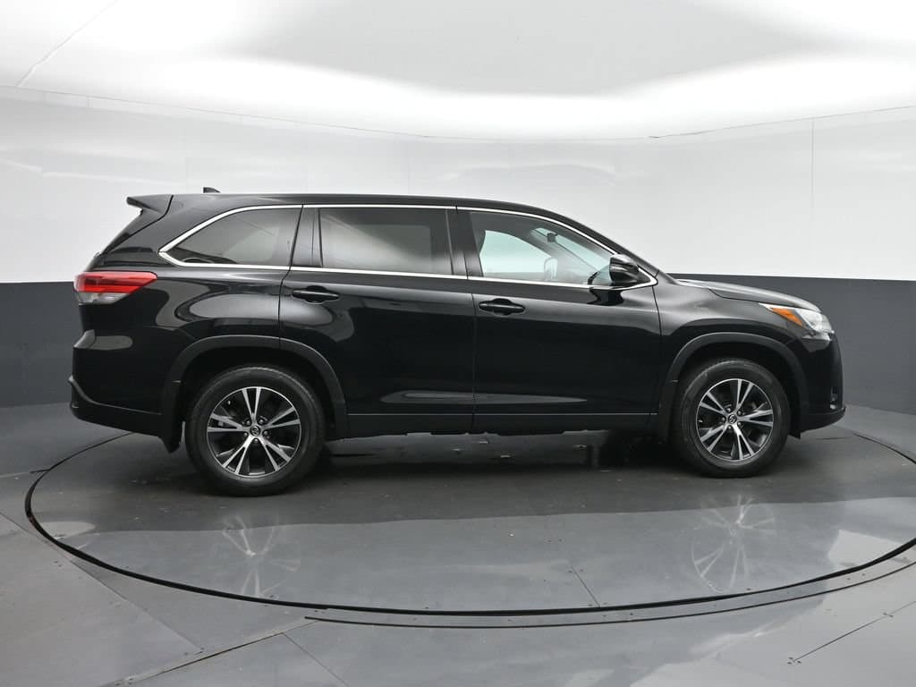 2019 Toyota Highlander LE Plus, photo 8 of 68