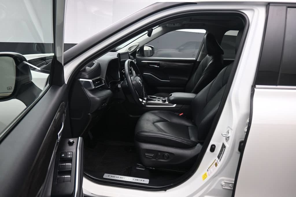 2021 Toyota Highlander Limited, photo 11 of 74