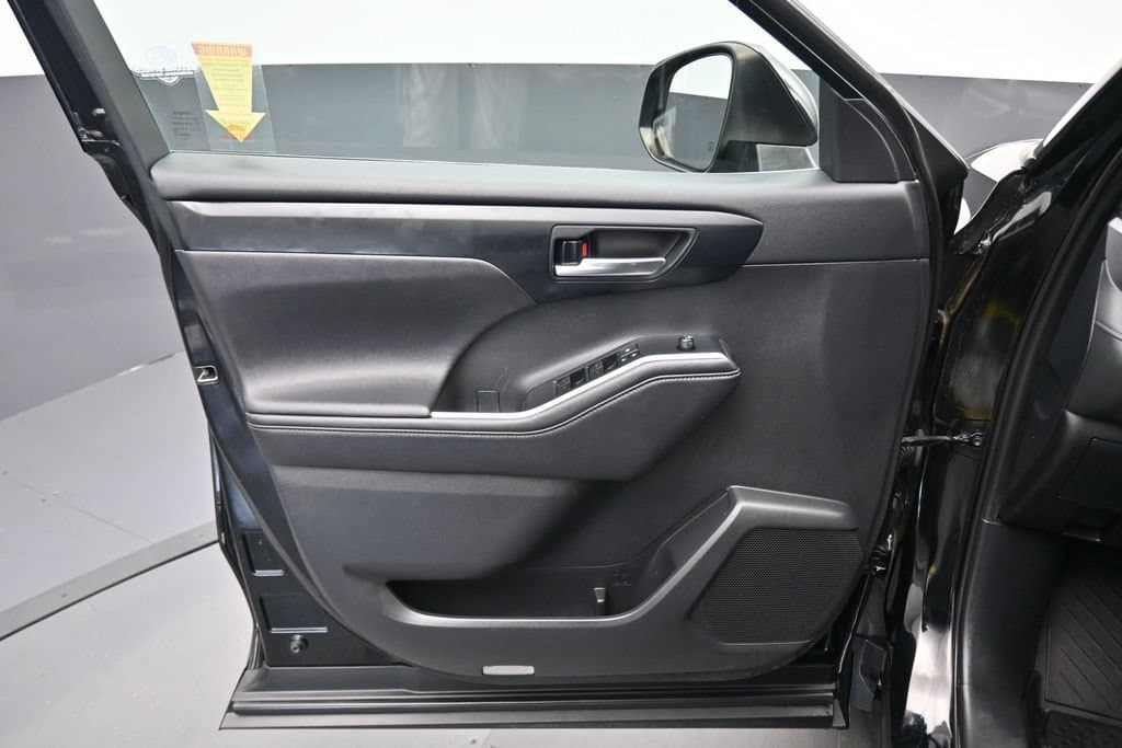 2020 Toyota Highlander XLE, photo 9 of 73