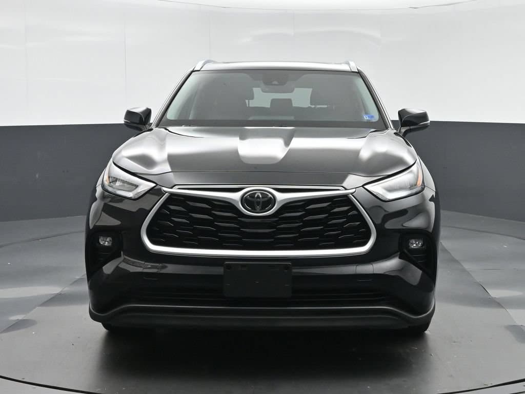 2020 Toyota Highlander XLE, photo 2 of 73