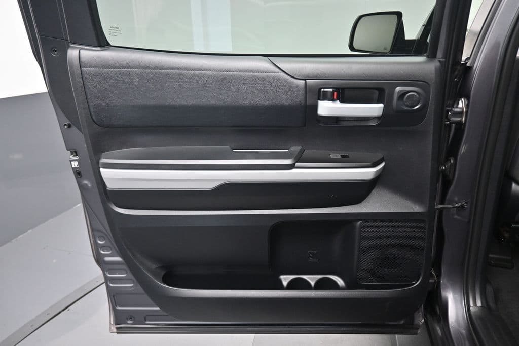 2019 Toyota Tundra SR5 CrewMax, photo 28 of 58