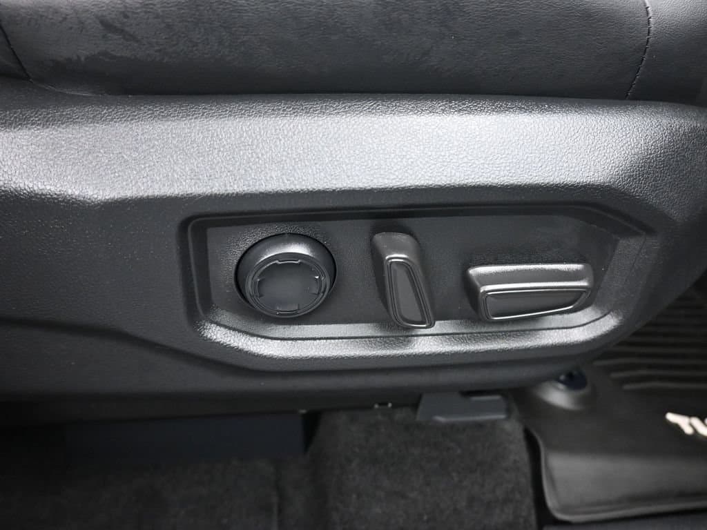 2023 Toyota Tundra Hybrid Platinum, photo 50 of 68