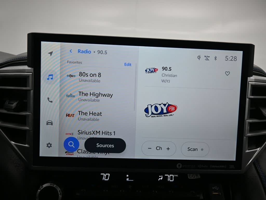 2023 Toyota Tundra Hybrid Platinum, photo 16 of 68