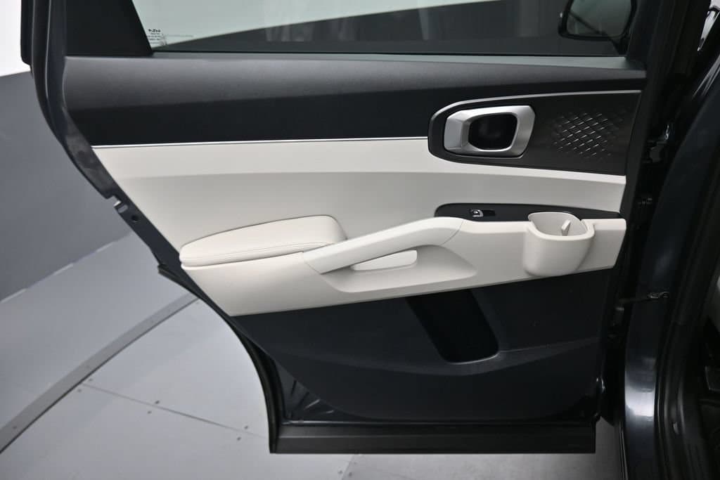 2023 Kia Sorento S, photo 31 of 73