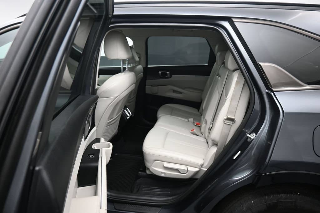 2023 Kia Sorento S, photo 33 of 73