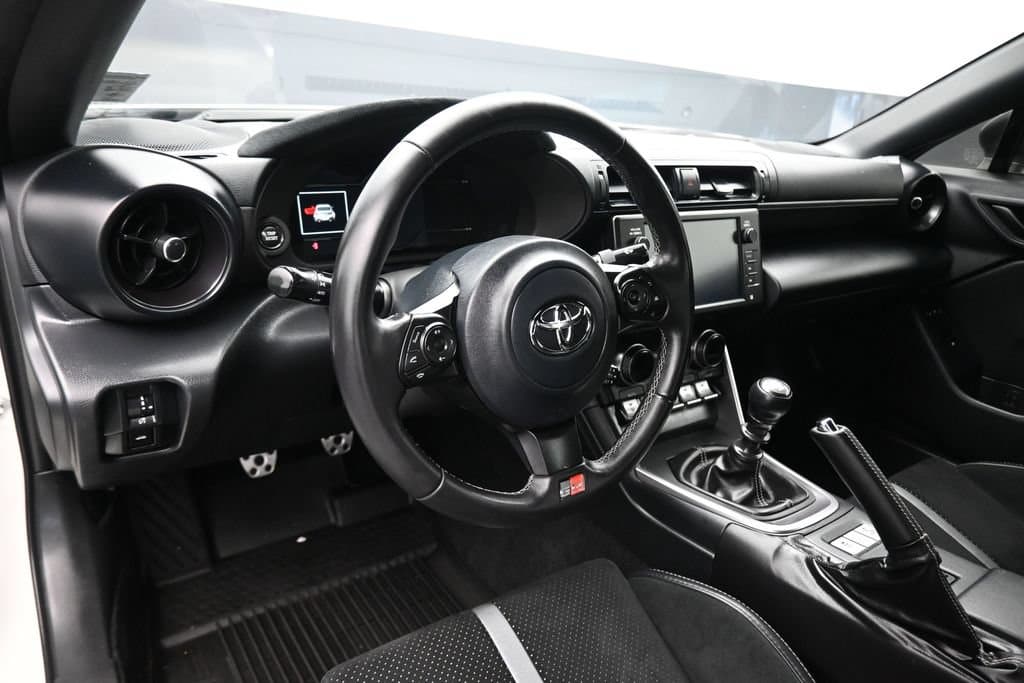 2025 Toyota GR86 Premium, photo 13 of 51