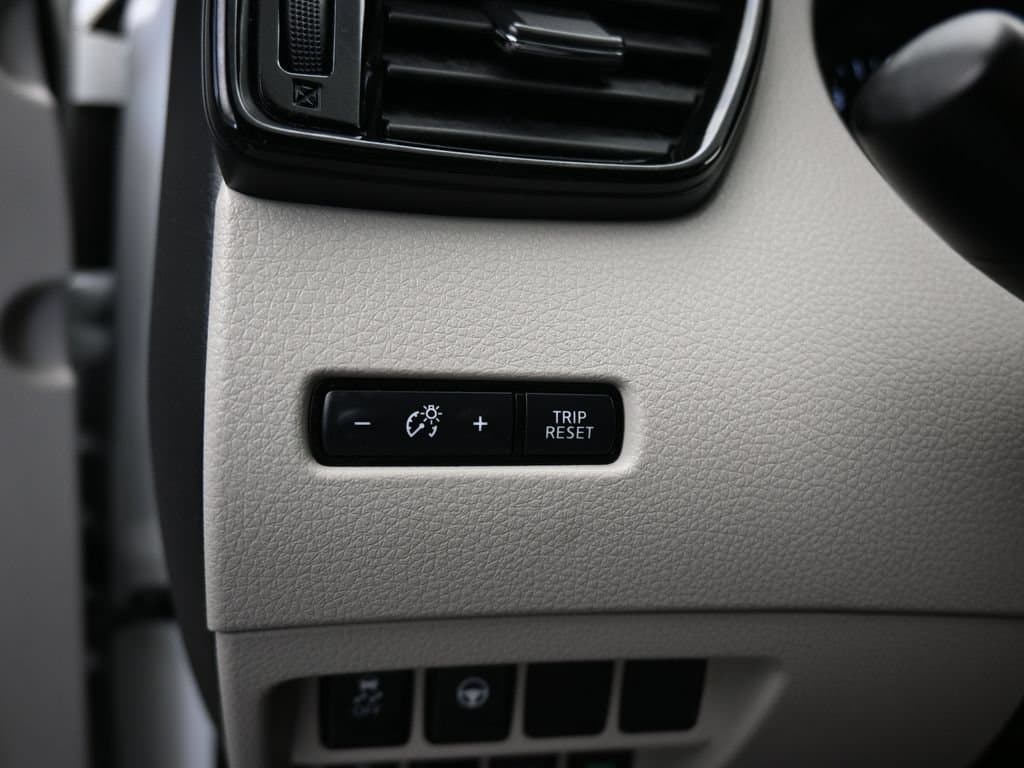 2022 Nissan Rogue Sport SV, photo 23 of 55