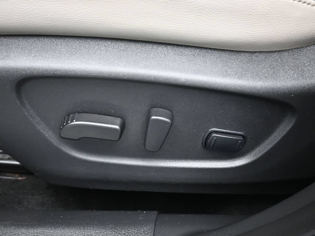 2022 Nissan Rogue Sport SV, photo 12 of 55