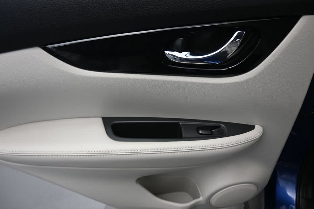 2022 Nissan Rogue Sport SL, photo 33 of 58