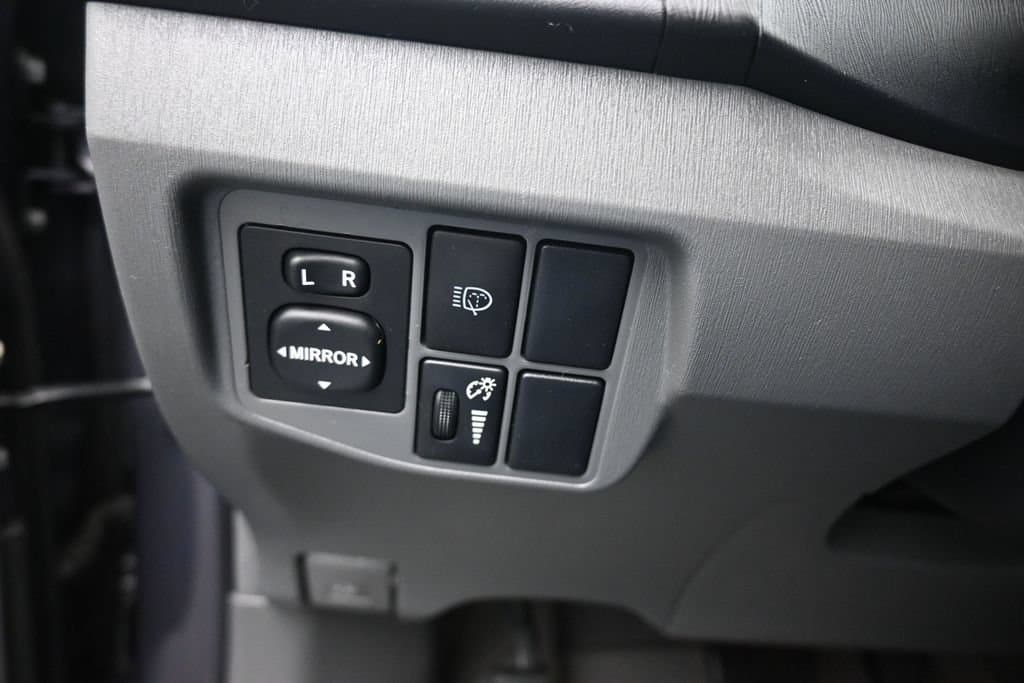 2011 Toyota Prius Five, photo 25 of 54