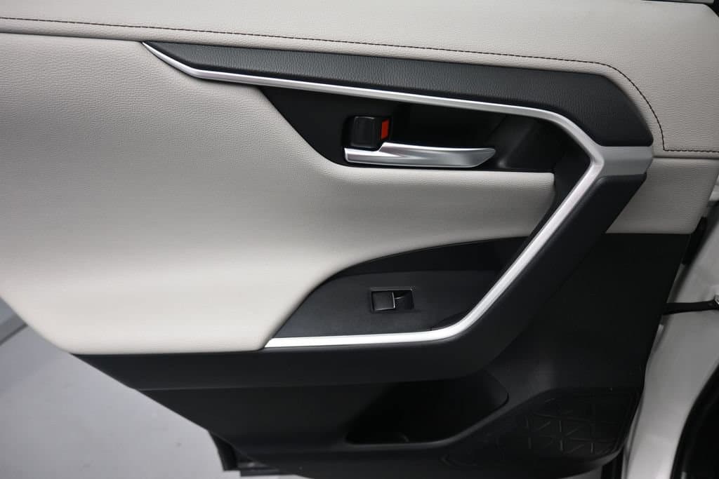 2019 Toyota RAV4 Limited, photo 31 of 57