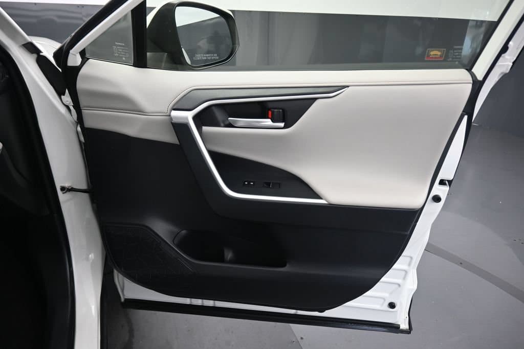 2019 Toyota RAV4 Limited, photo 40 of 57