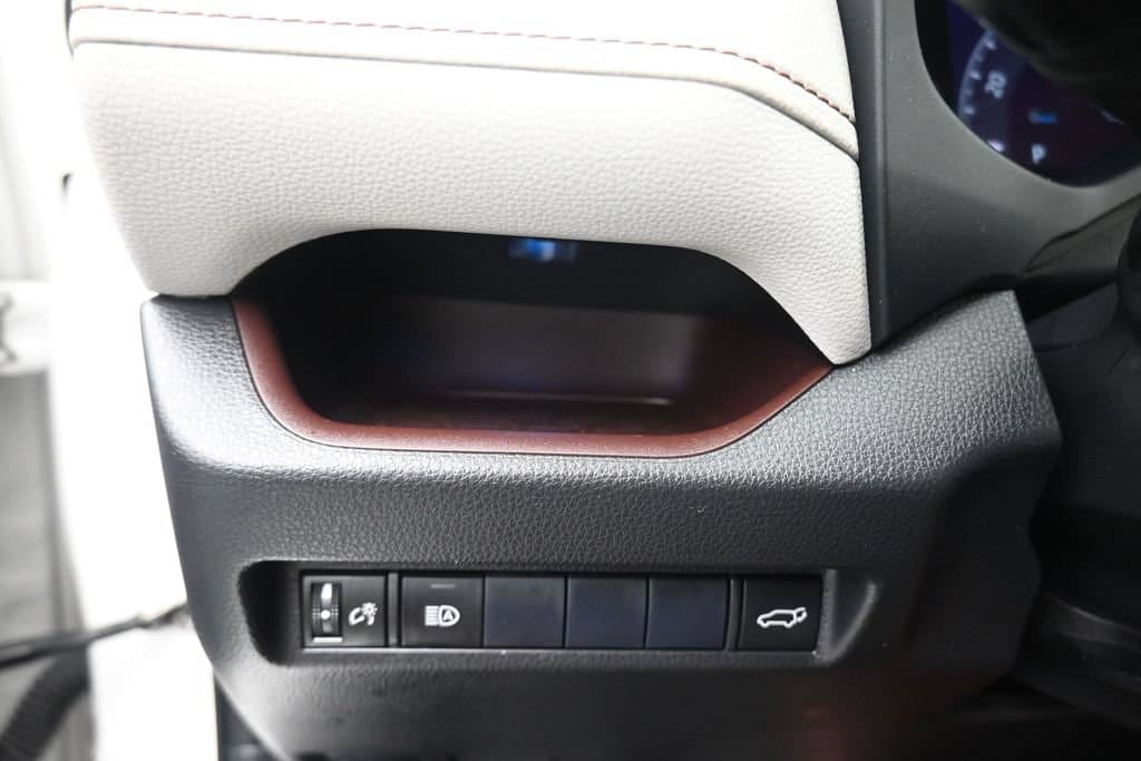 2019 Toyota RAV4 Limited, photo 27 of 57