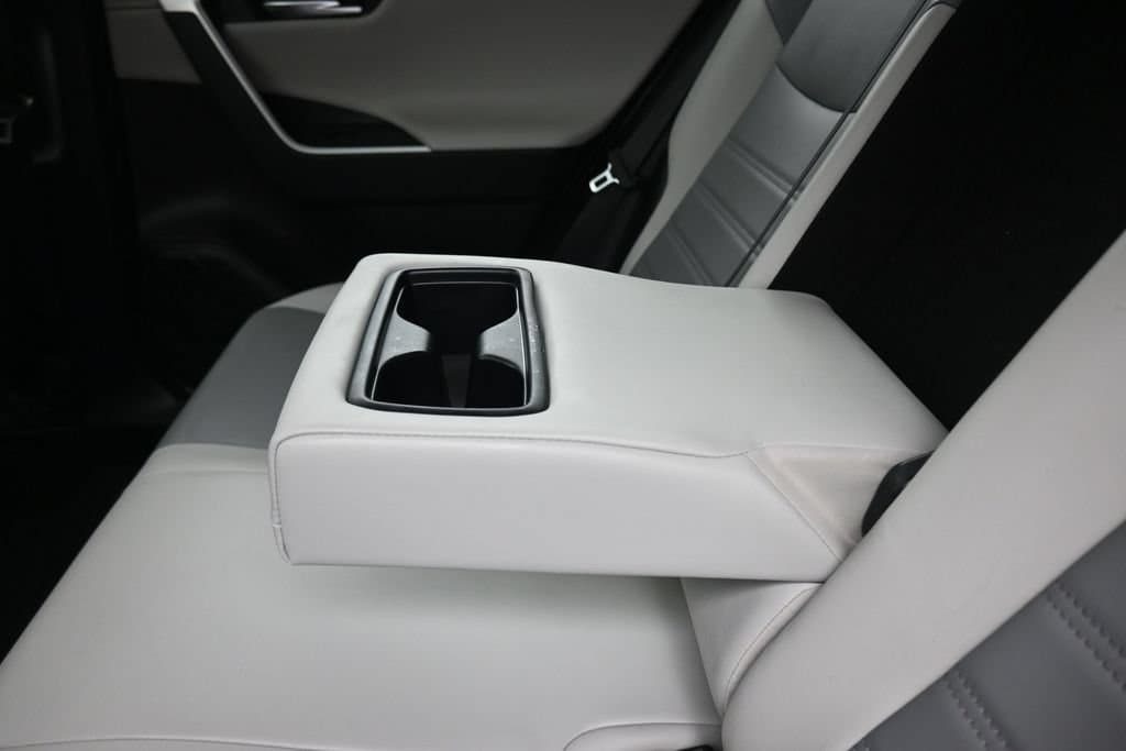 2019 Toyota RAV4 Limited, photo 33 of 57
