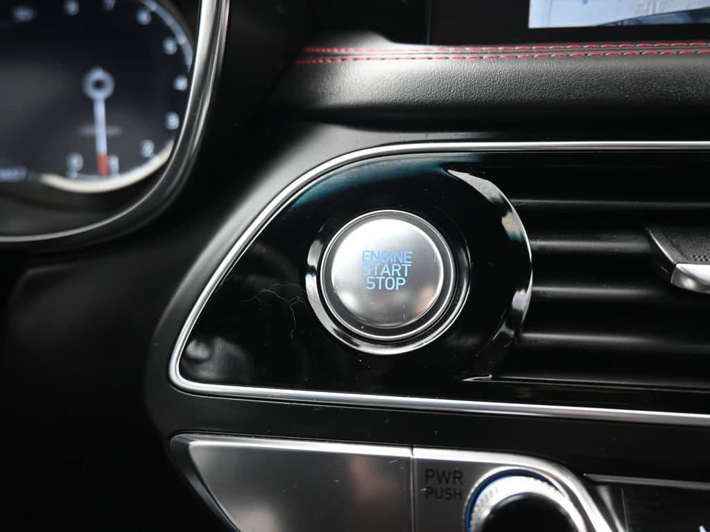 2023 Genesis G70 2.0T, photo 24 of 60