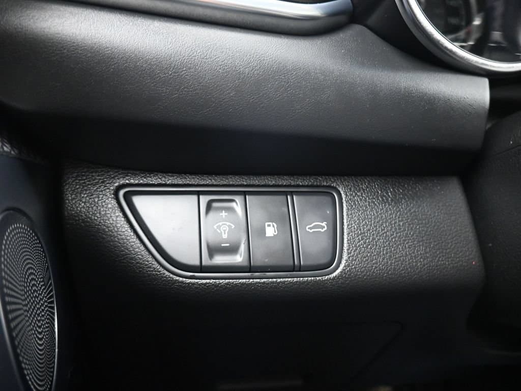 2023 Genesis G70 2.0T, photo 27 of 62