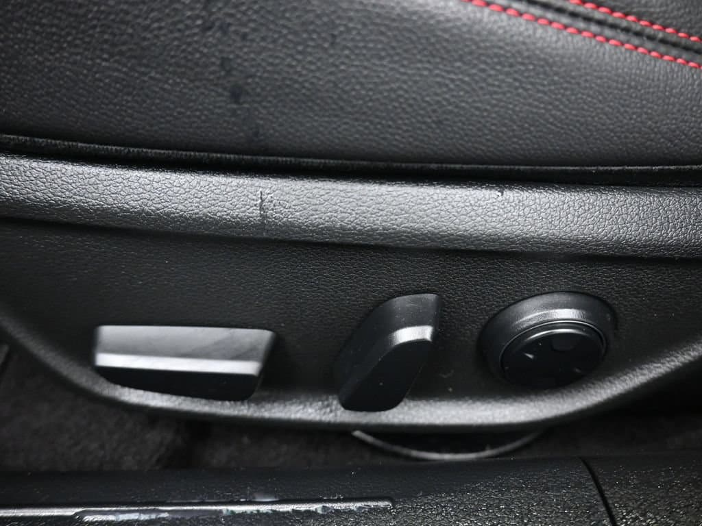 2023 Genesis G70 2.0T, photo 13 of 62