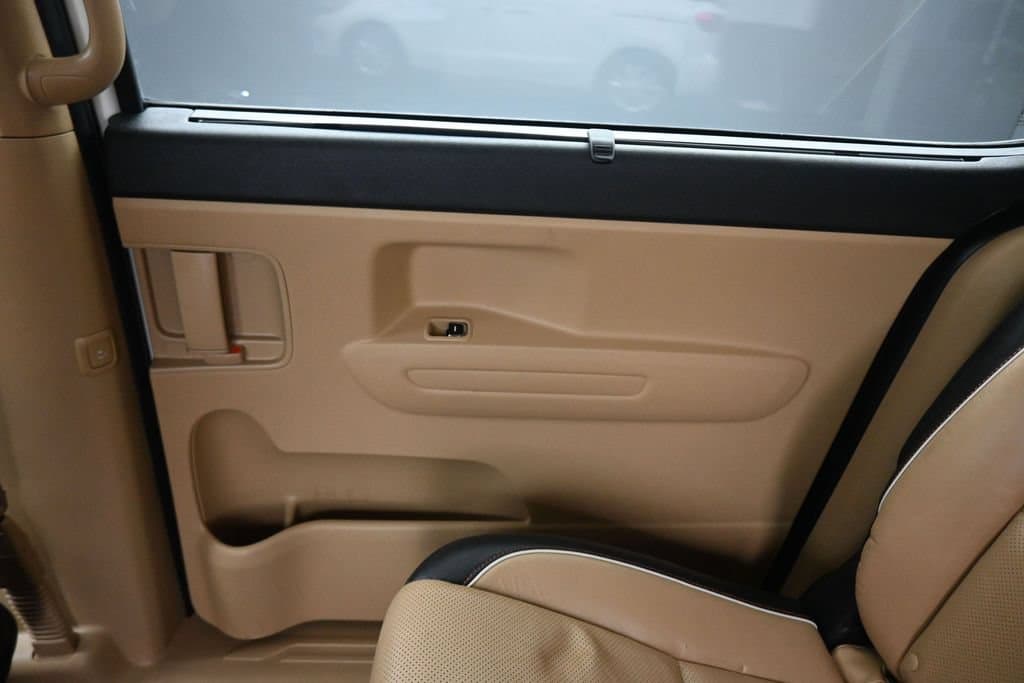 2017 Kia Sedona LX, photo 33 of 73