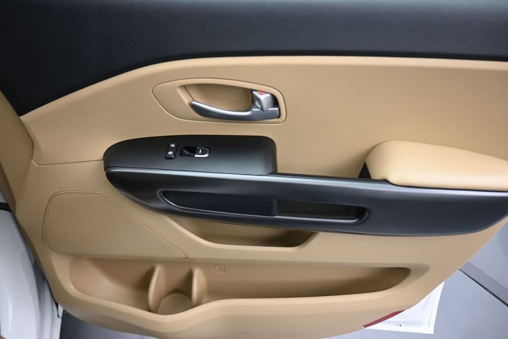2017 Kia Sedona LX, photo 53 of 73