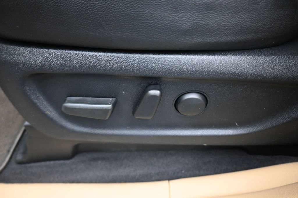 2017 Kia Sedona LX, photo 12 of 73