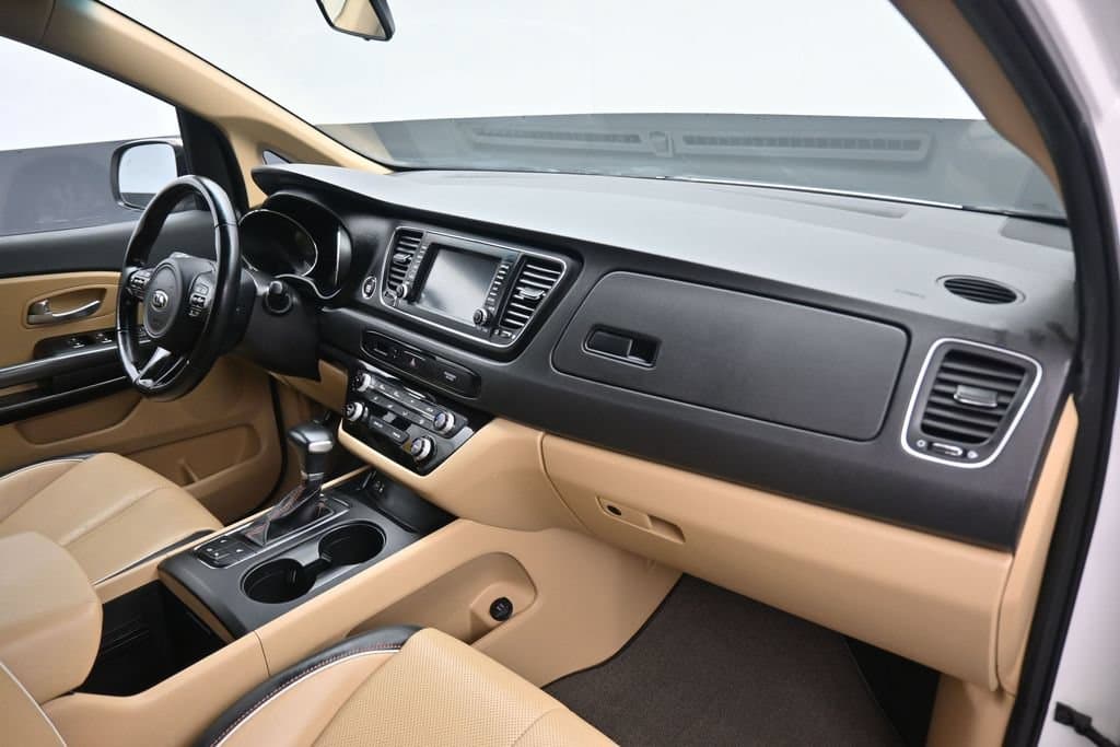 2017 Kia Sedona LX, photo 56 of 73