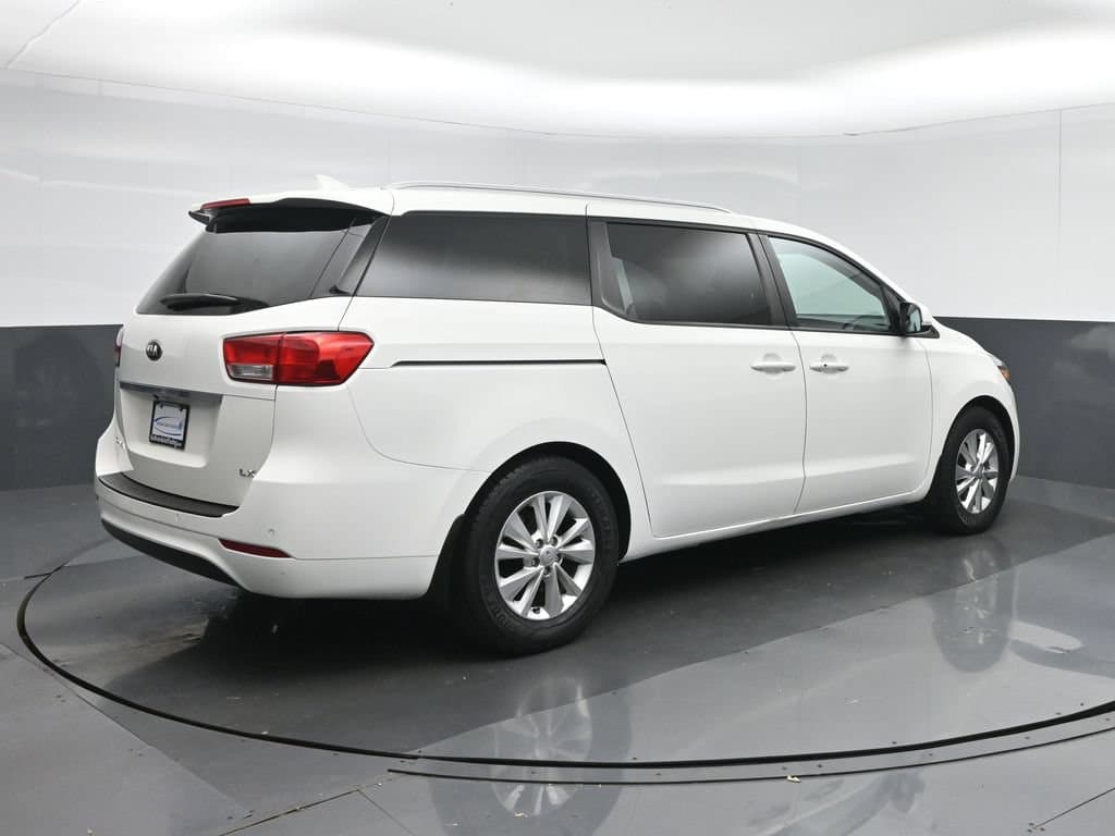 2017 Kia Sedona LX, photo 7 of 73