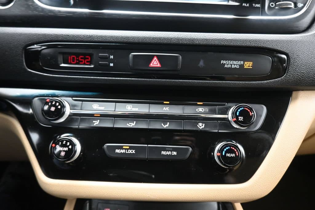 2017 Kia Sedona LX, photo 21 of 73