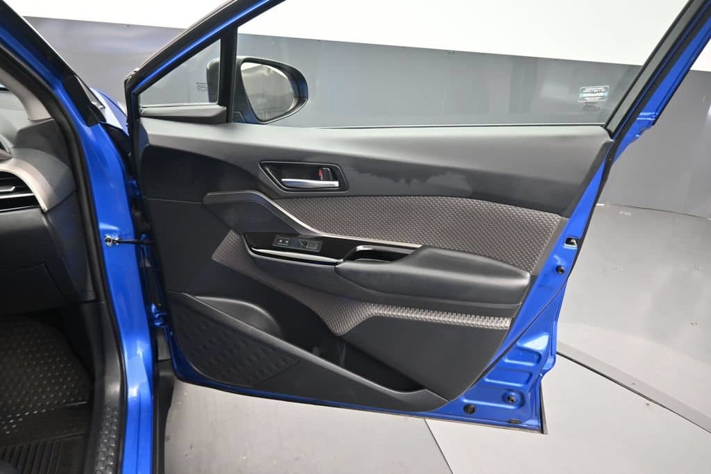 2021 Toyota C-HR Limited, photo 36 of 54