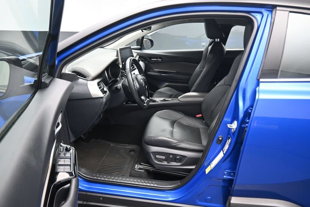 2021 Toyota C-HR Limited, photo 11 of 54