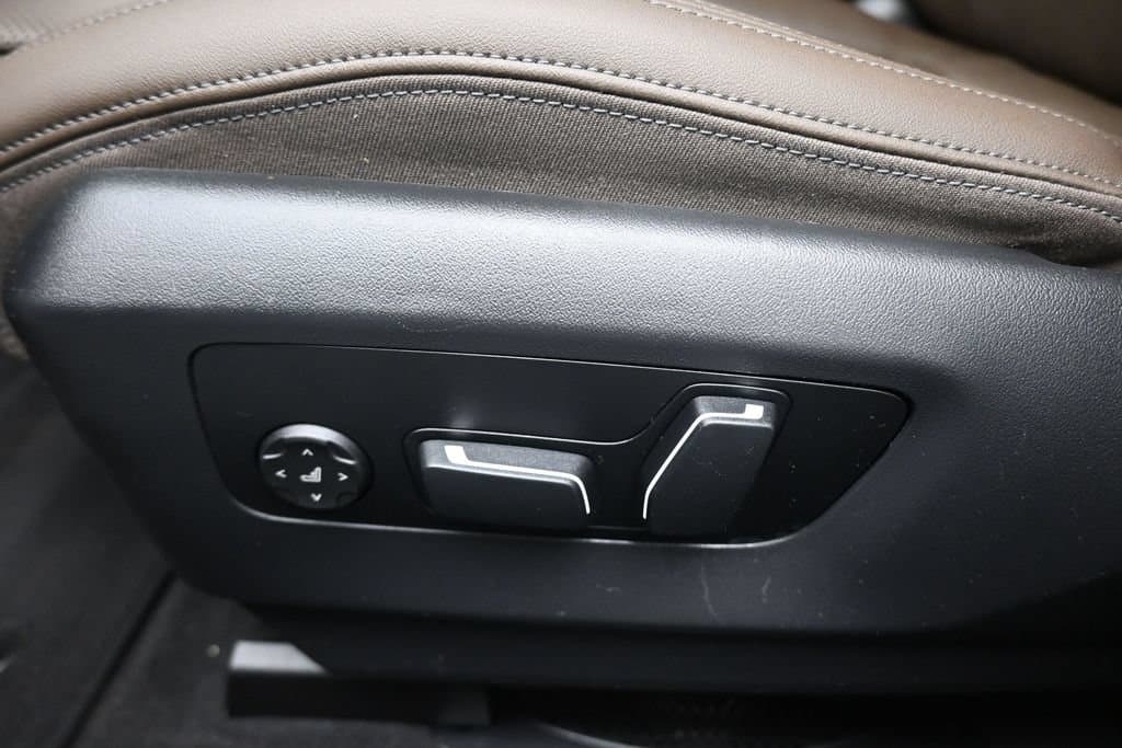 2026 BMW 5 Series 530i, photo 14 of 68