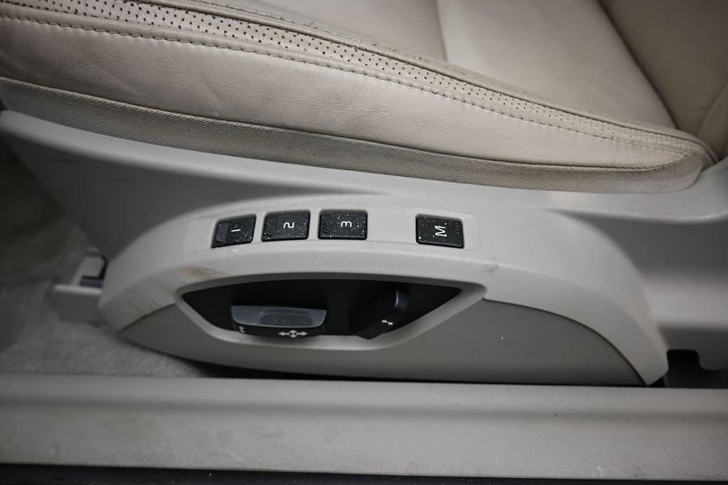 2011 Volvo C70 T5, photo 12 of 49